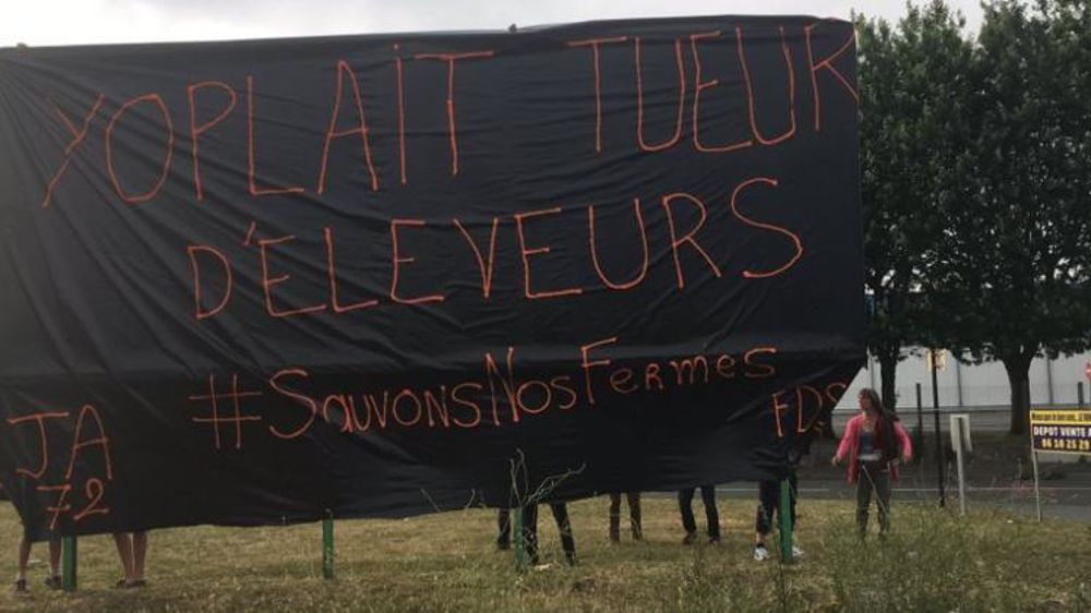 Action devant le site Sodiaal au Mans. © Twitter / JA 72